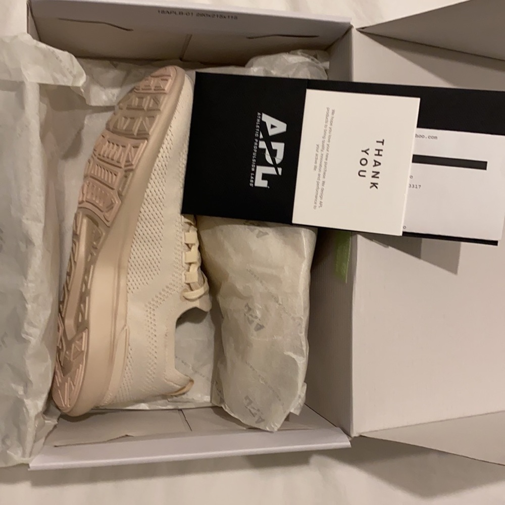 COPY - Women’s BRAND NEW never worn APL TechLoom Breeze